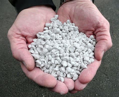  Perlite: ยอดนวัตกรรมจากธรรมชาติสำหรับการทำฉนวนและการบำรุงดิน!